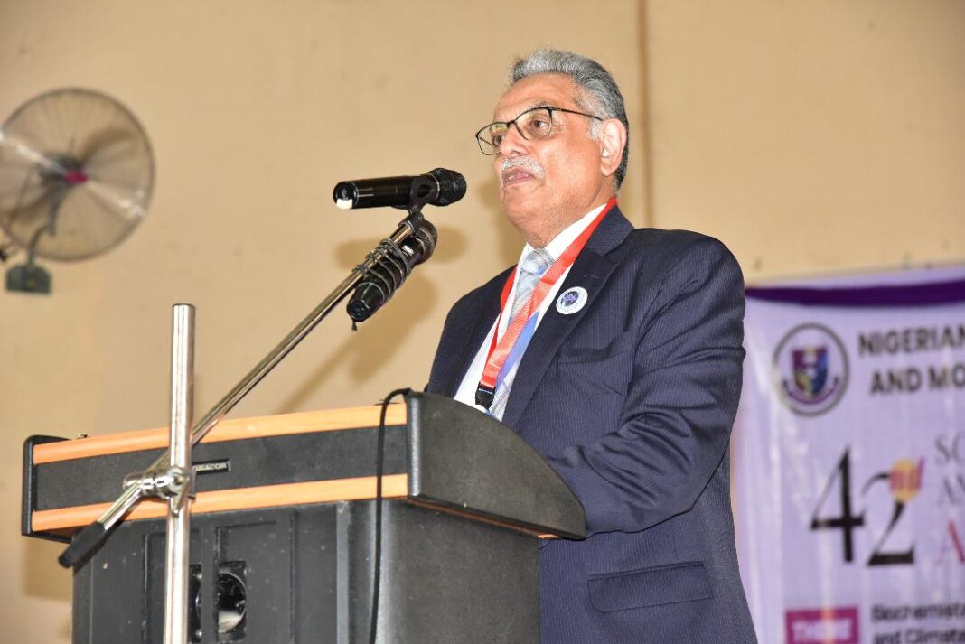 Profesor Mohamed Parker