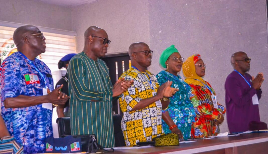 Governor Oyebanji and others at an APC stakeholders’ meeting held at the Lady Jibowu Hall, Government House, Ado Ekiti2
