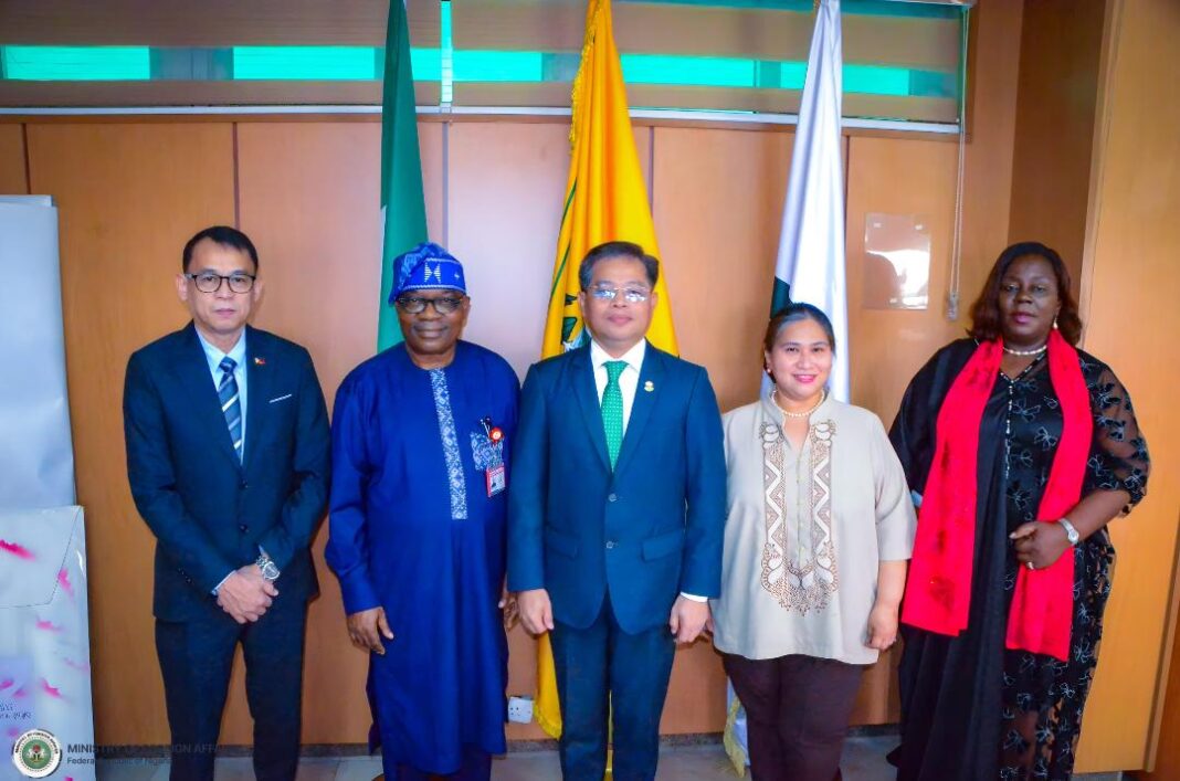 The Minister of State for Foreign Affairs, Ambassador Sola Enikanolaiye, recived the Ambassador of the Philippines to Nigeria, His Excellency, Mersole J. Mellejornail, and his team