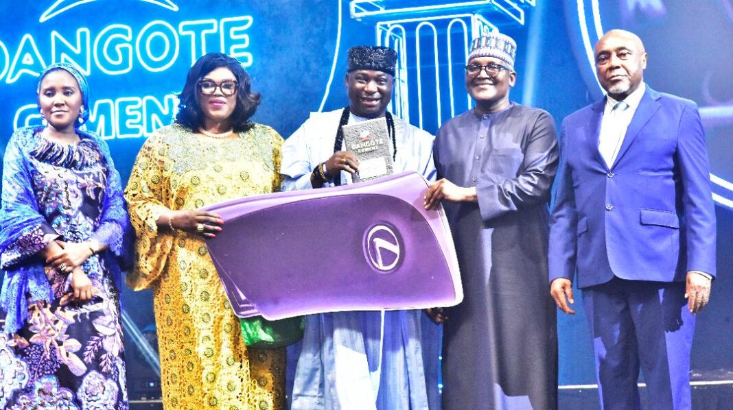 L-R: Group Executive Director, Commercial Operations, Dangote Industries Limited, Fatima Aliko Dangote; 2nd runner-up award of Top National Distributor, Chief Akukalia Ikwueme, CEO, Nwa Ado Multi Biz Limited, with his wife, Mrs Chizoba Ikwueme; President/CE, Dangote Industries Limited, Aliko Dangote; Chairman, Dangote Cement Plc, Emmanuel Ikazoboh, at the Dangote Cement Plc 2025 Customer Award Night and Celebration, in Lagos on Wednesday, 14 January, 2026.