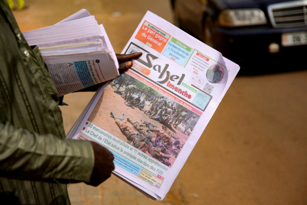A man sells newspapers in a street, following an attack on the international airport in Niamey, Niger, on January 30, 2026. Mahamadou Hamidou/REUTERS