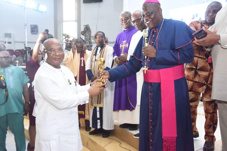Governor Hope Uzodimma receives the award plaque as Ambassador of Pilgrimage in Nigeria from the Executive Secretary of Nigerian Christian Pilgrims Commission, Bishop Prof. Tunde Adegbite at the Government House Chapel Owerri... Sunday