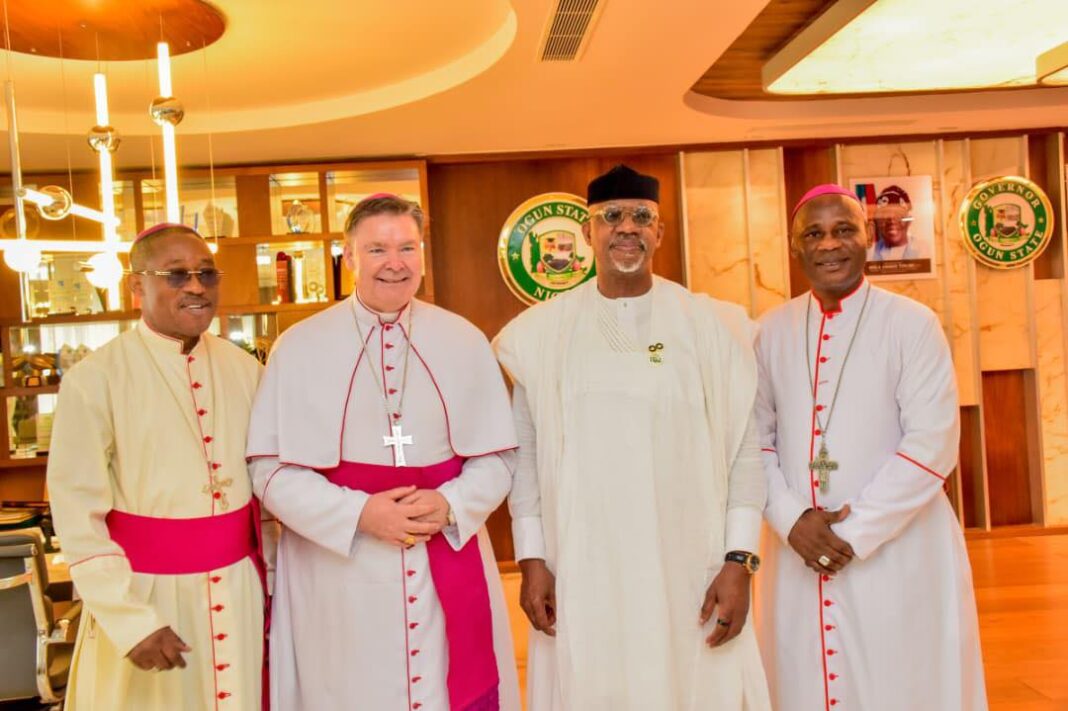 Governor Abiodun received the Apostolic Nuncio to Nigeria, Michael Francis Crotty, and his entourage at Oke-Mosan, Abeokuta