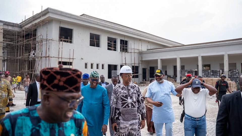 Governor Abiodun and other officials during the inspection of the APC secretariat project
